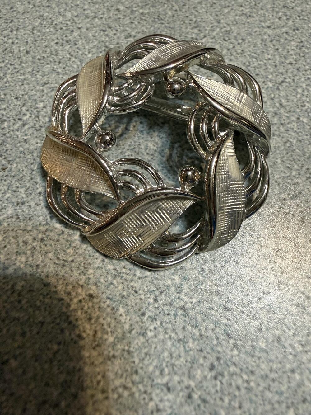 VTG 60s 70s Textured Wreath Brooch Silver Tone Pin Modernist MCM Atomic Mad Men